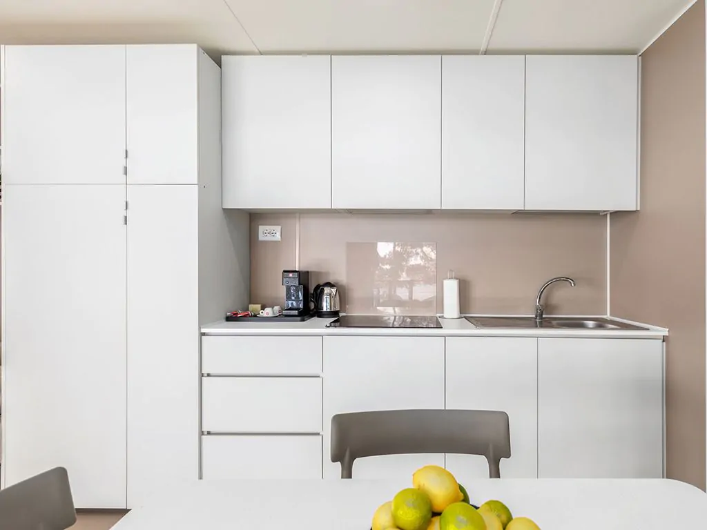 campsite-arena-stoja-camping-villa-first-row-kitchen