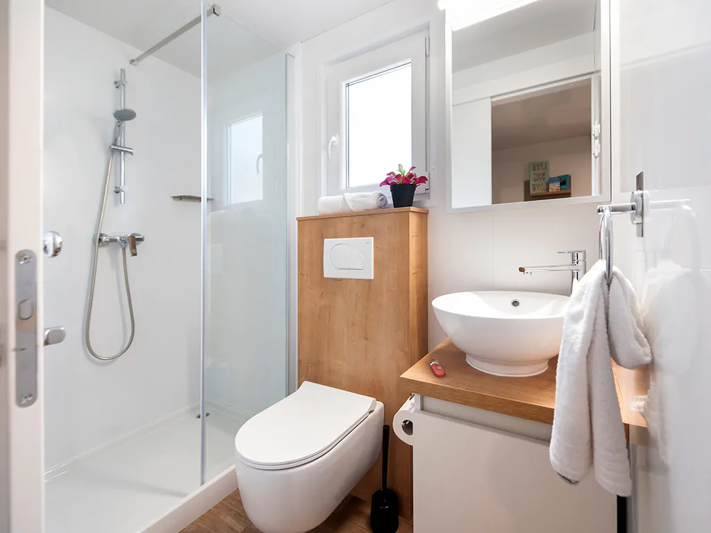 campsite-bivillage-grand-deluxe-interior-bathroom