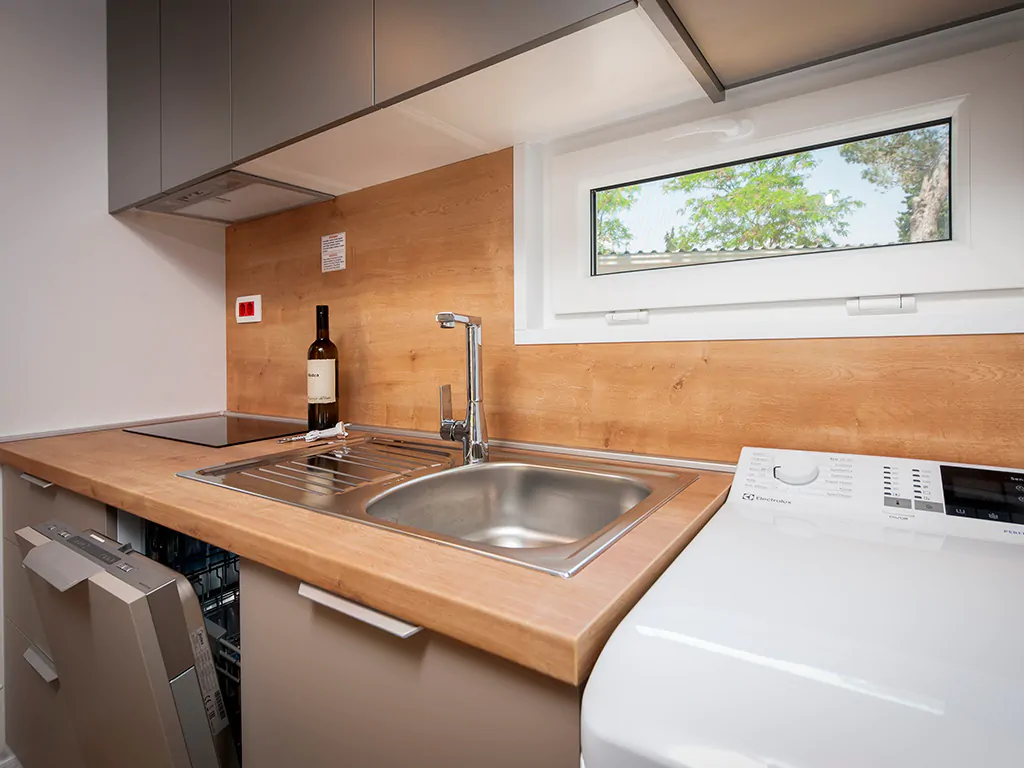 campsite-bivillage-grand-deluxe-interior-kitchen