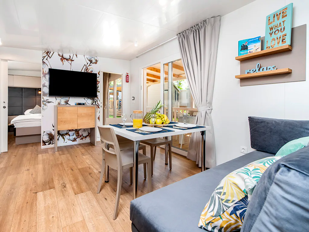 campsite-bivillage-grand-deluxe-interior-living-room