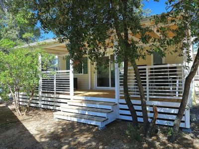 campsite-park-soline-mobile-home-premium-fist-row-exterior-terrace