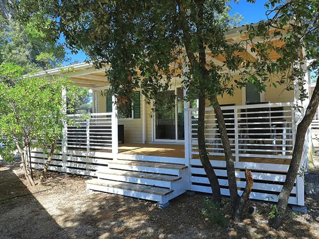 campsite-park-soline-mobile-home-premium-fist-row-exterior-terrace