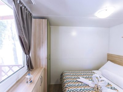 campsite-park-soline-mobile-home-premium-fist-row-interior-bedroom