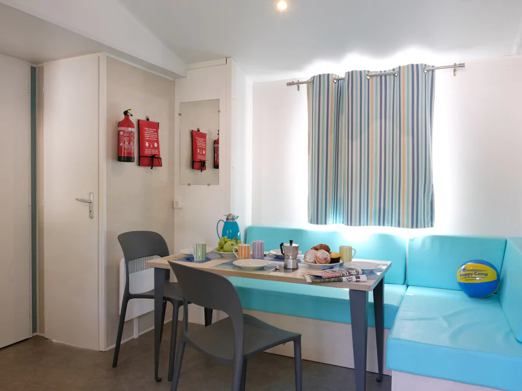 happy-camp-happy-premium-interior-dining-area