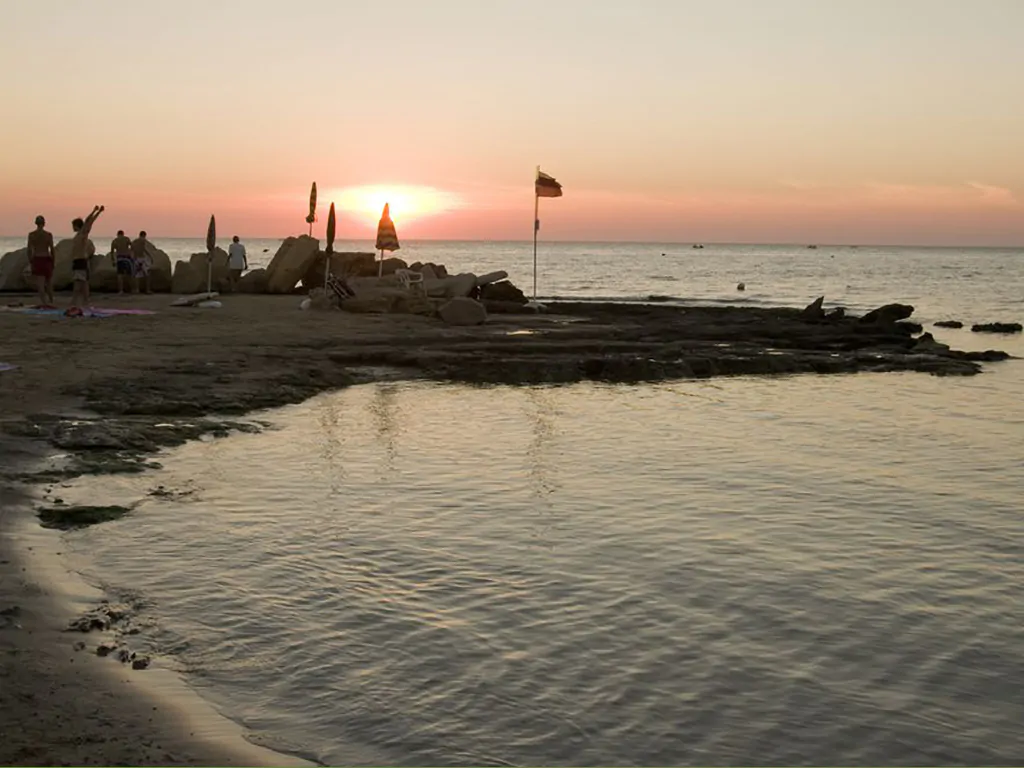 camping-la-vecchia-torre-beach-sunset