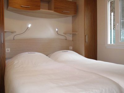 campsite-cisano-san-vito-sunlodge-aspen-premium-interior-bed-room-2