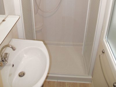campsite-cisano-san-vitosunlodge-aspen-premium-interior-bathroom-2