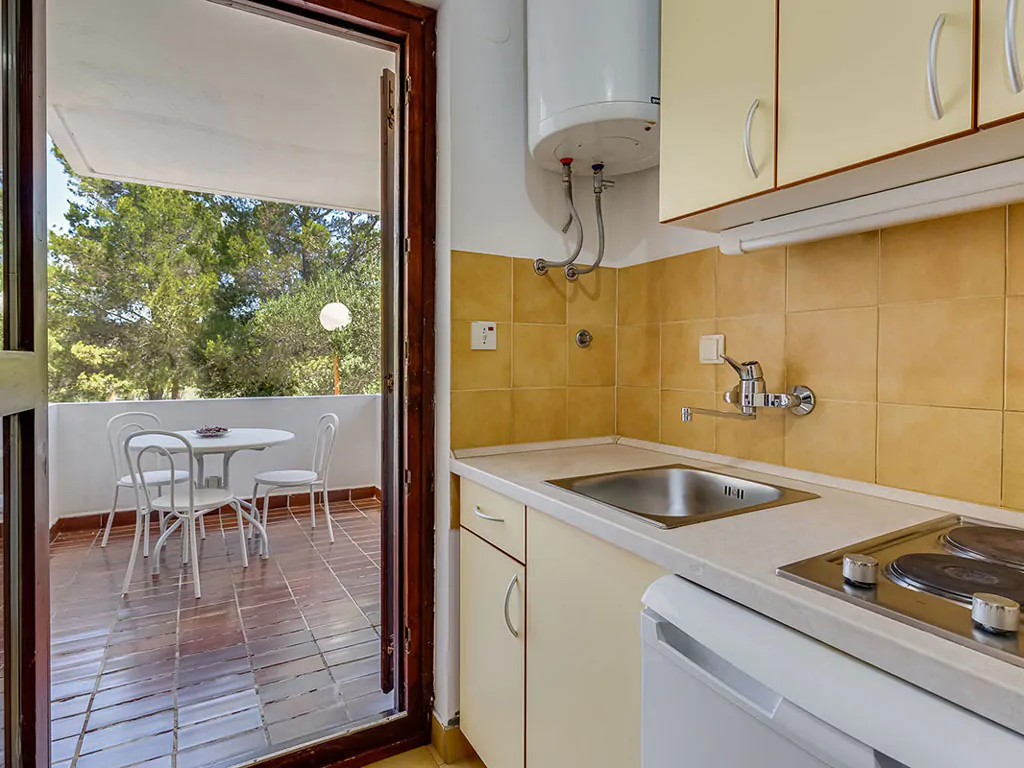 campsite-jezera-lovisca-apartament-a-interior-kitchen-terrace