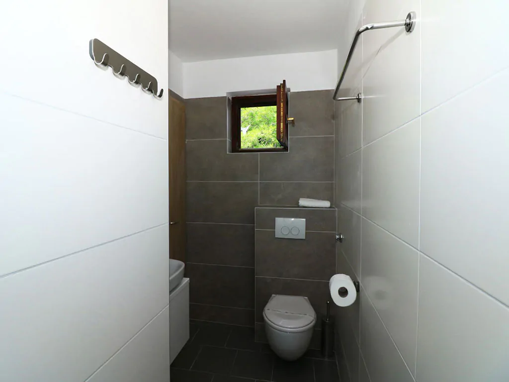 campsite-jezera-lovisca-apartament-b-interior-bathroom