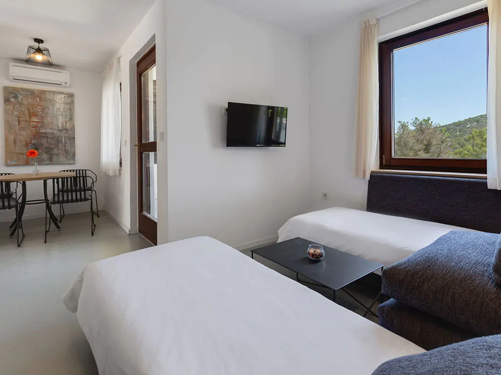 campsite-jezera-lovisca-apartament-b-interior-single-beds