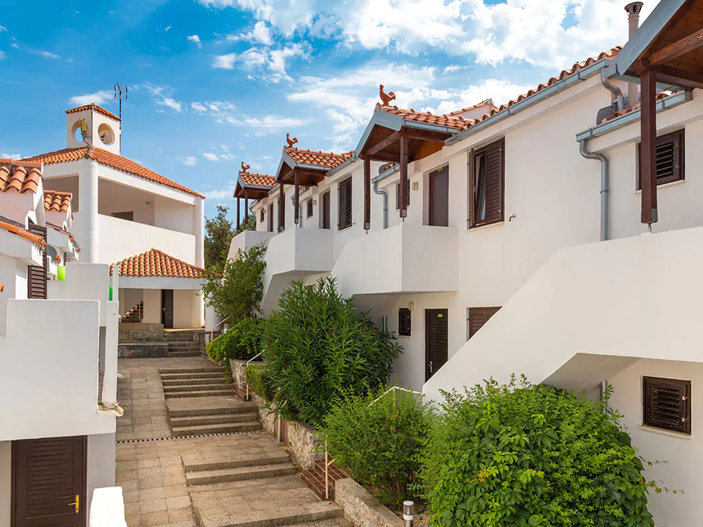 campsite-jezera-lovisca-apartament-c-exterior-stairway