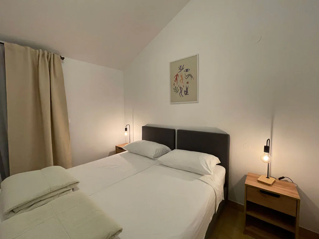 campsite-jezera-lovisca-apartament-c-interior-double-bed
