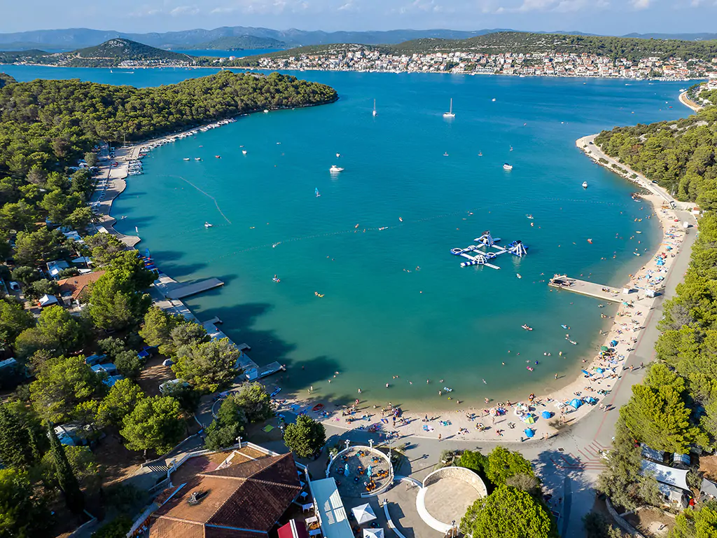 campsite-jezera-lovisca-beach-view-from-above
