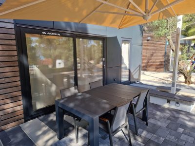 campsite-jezera-lovisca-mobile-home-deluxe-exteriror-terrace-i-2