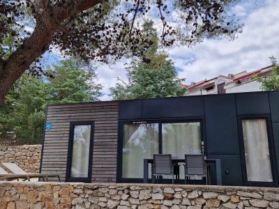 campsite-jezera-lovisca-mobile-home-deluxe-exteriror-terrace-iii-2