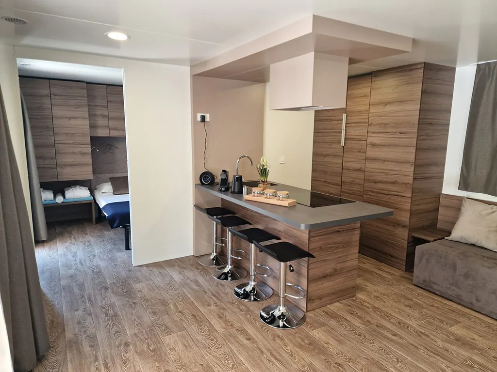 campsite-jezera-lovisca-mobile-home-deluxe-interior-kitchen