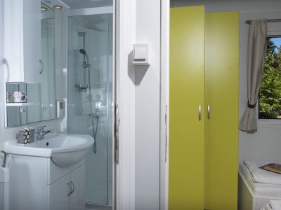 campsite-perna-mobile-home-superior-partial-seaview-bathroom