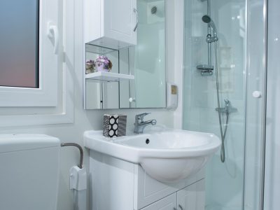 campsite-perna-mobile-home-superior-partial-seaview-bathroom-i