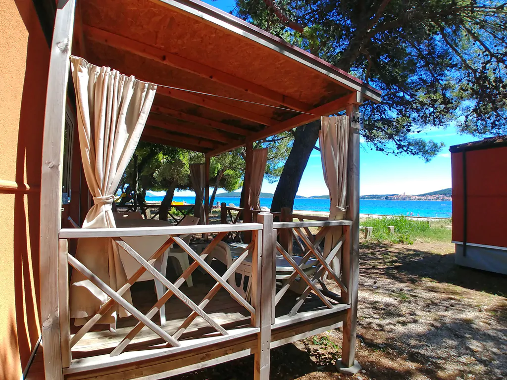 campsite-perna-mobile-home-superior-partial-seaview-exterior