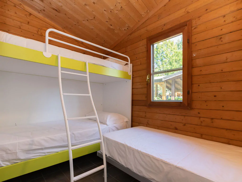 chalet-superior-dog-interior-bunk-beds