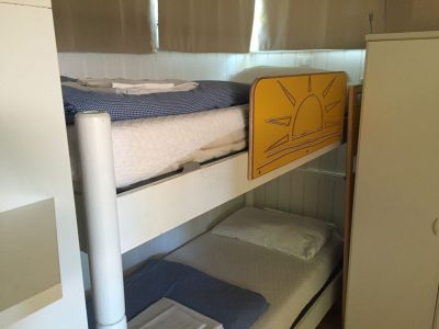 chalet-comfort-interior-single-beds