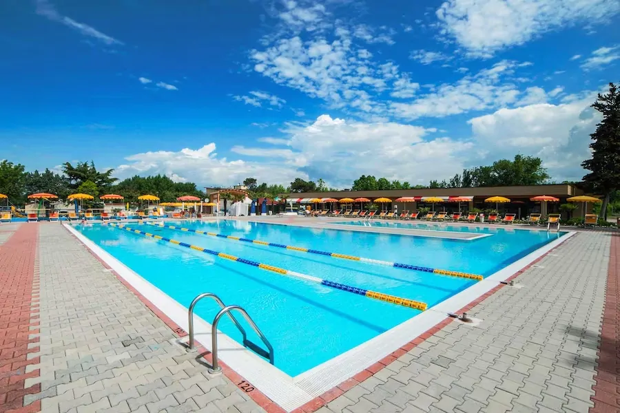 empty-pool-view