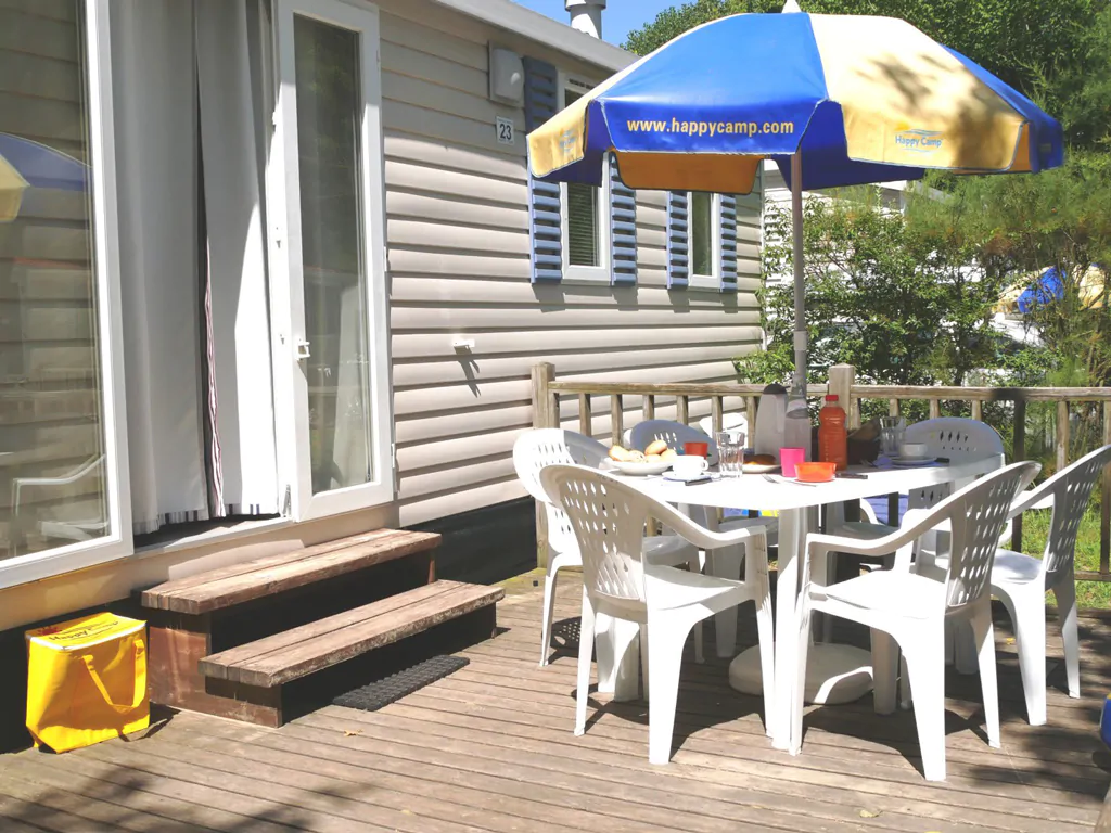 happy-camp-happy-comfort-exterior-dining-table