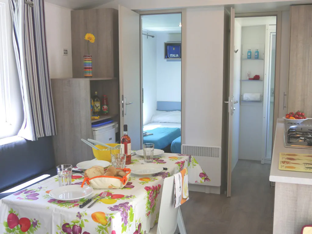 happy-camp-happy-comfort-interior-dining-area