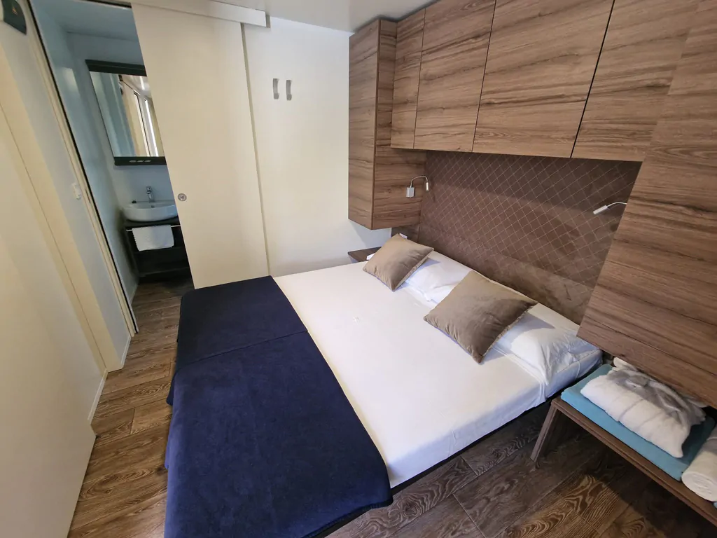 jezera-village-mobile-home-deluxe-interior-bedroom-2