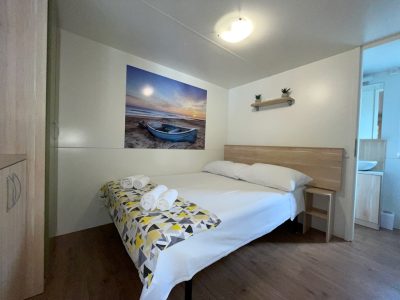 jezera-village-mobile-home-interior-bedroom-double-bed-i
