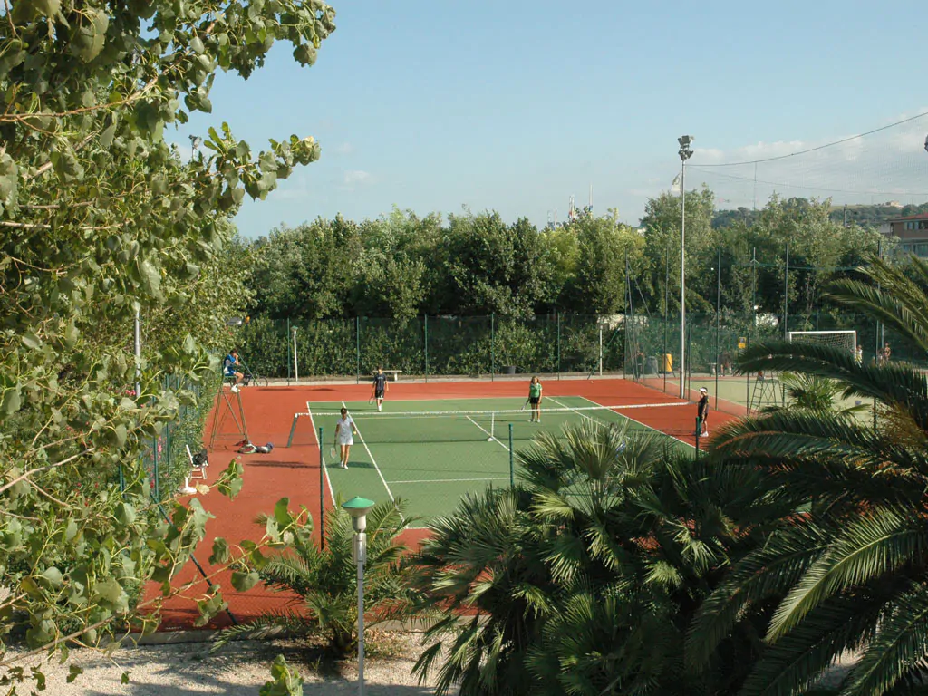 la-risacca-family-camping-village-tennis