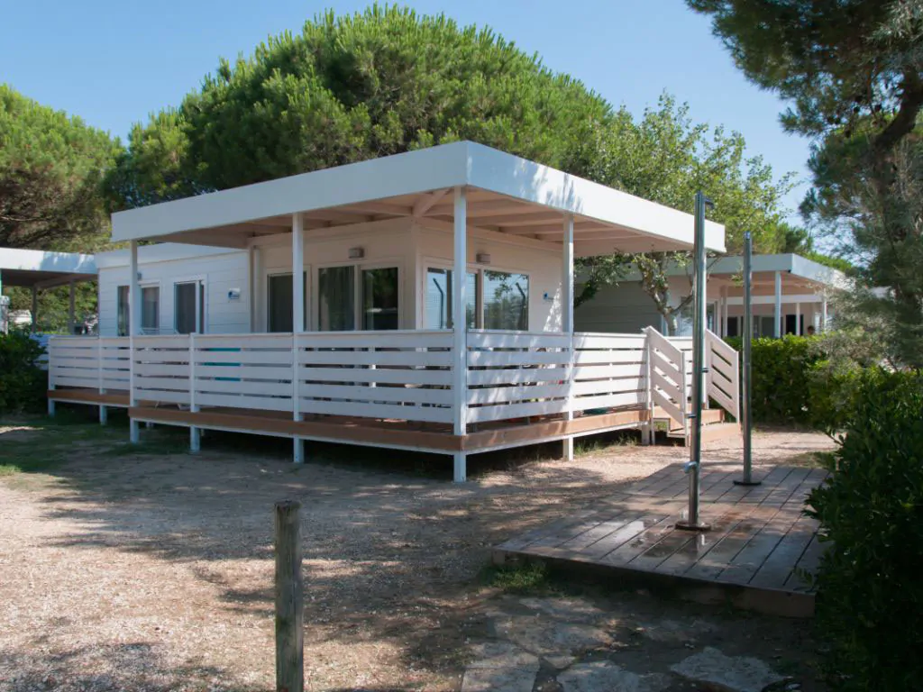 lodgde-deluxe-exterior-front-view
