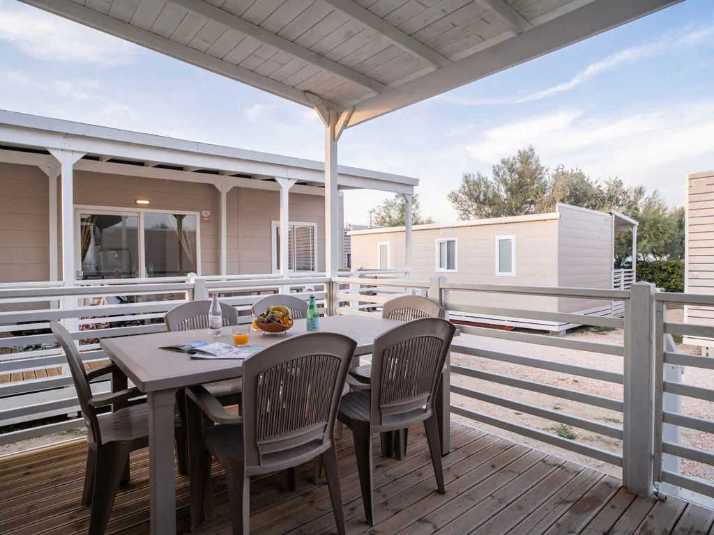lodge-comfort-exterior-veranda