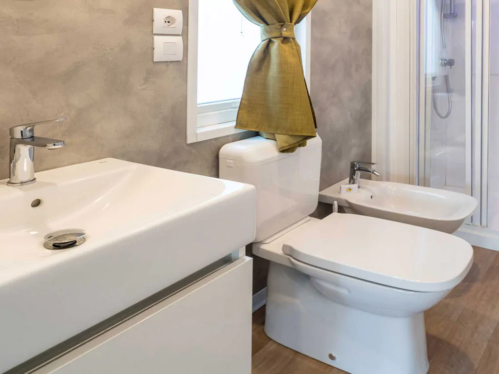 lodge-comfort-interior-bath-room