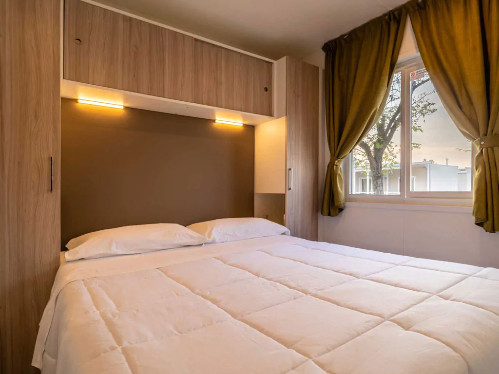 lodge-comfort-interior-bed-room