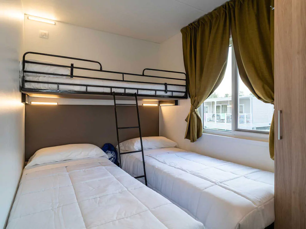 lodge-comfort-interior-single-beds