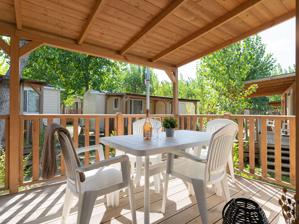 lodge-exterior-veranda