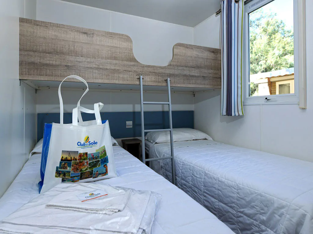 lodge-superior-interior-single-beds