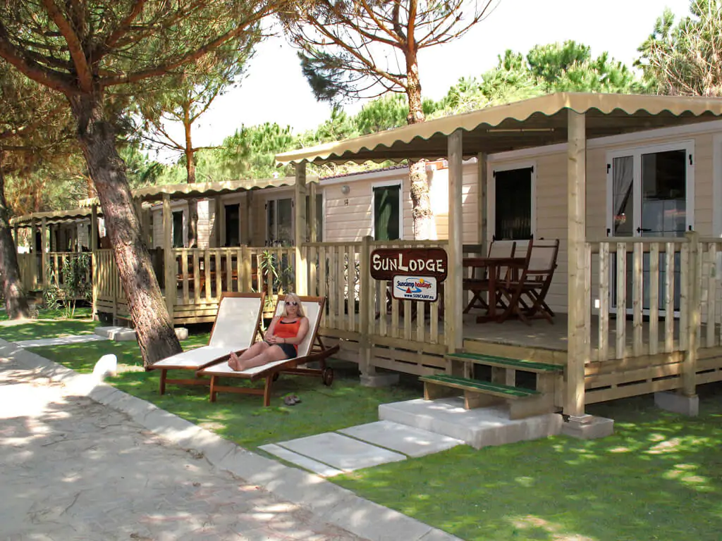 mobile-home-sunlodge-redwood-exterior-terrace-17
