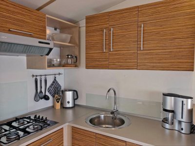 mobile-home-sunlodge-redwood-premium-interier-kitchen-top-2