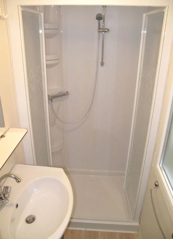 mobile-home-sunlodge-redwood-premium-interior-bath-room