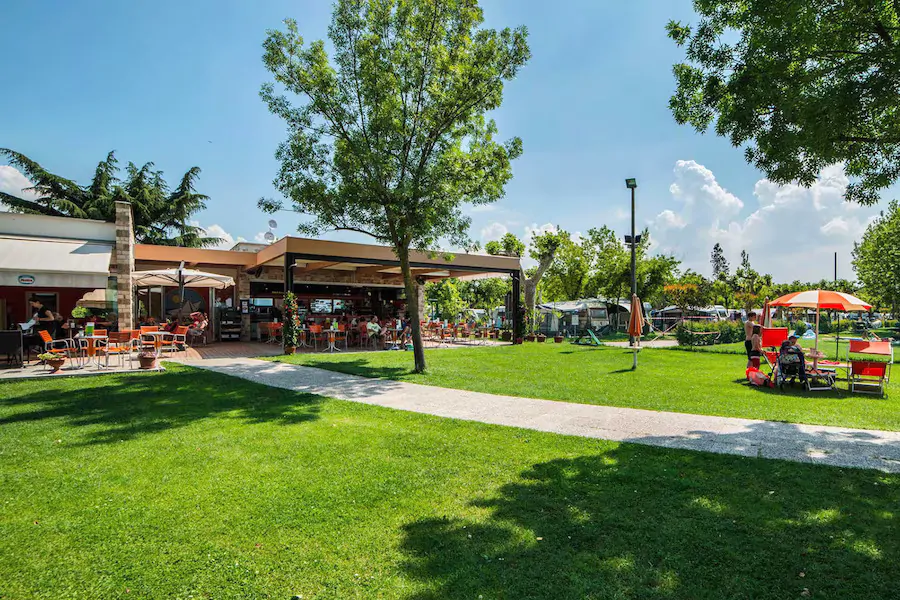 restoran-side-view