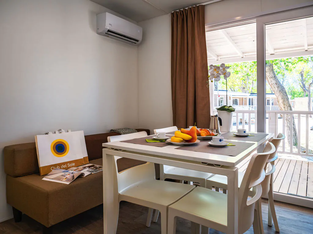 rimini-family-village-mobile-home-lodge-superior-interior-table
