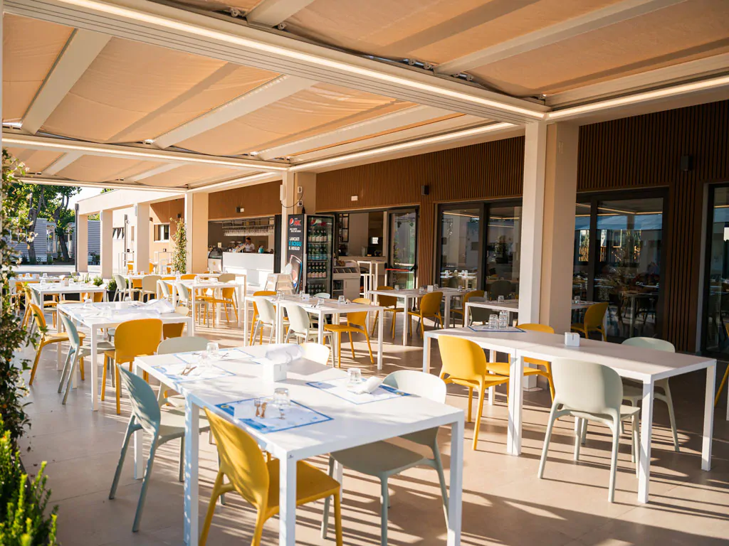 rimini-family-village-restaurant-terrace