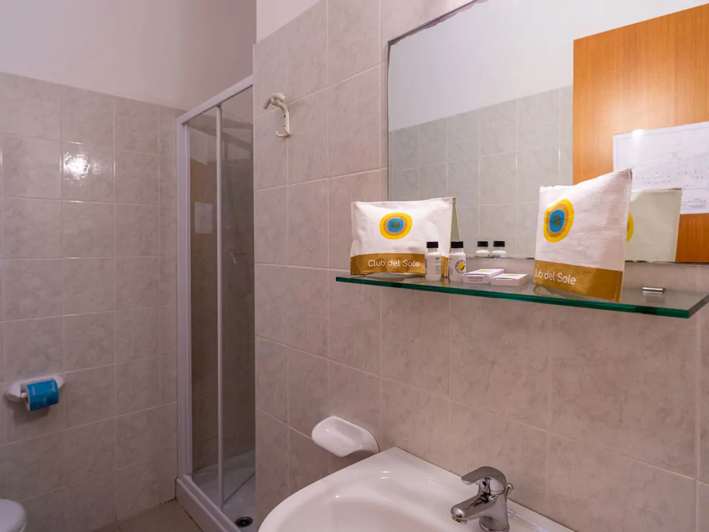 stork-family-camping-village-bungalow-comfort-bilocale-interior-bath-room