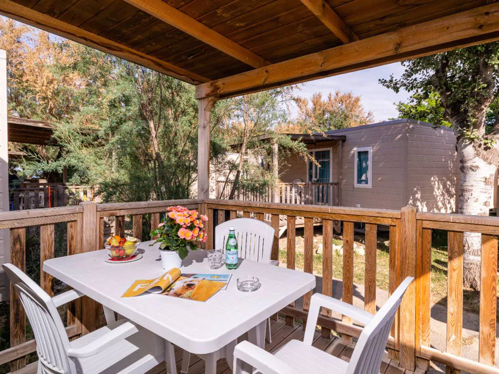 stork-family-camping-village-lodge-superior-dog-exterior-terrace