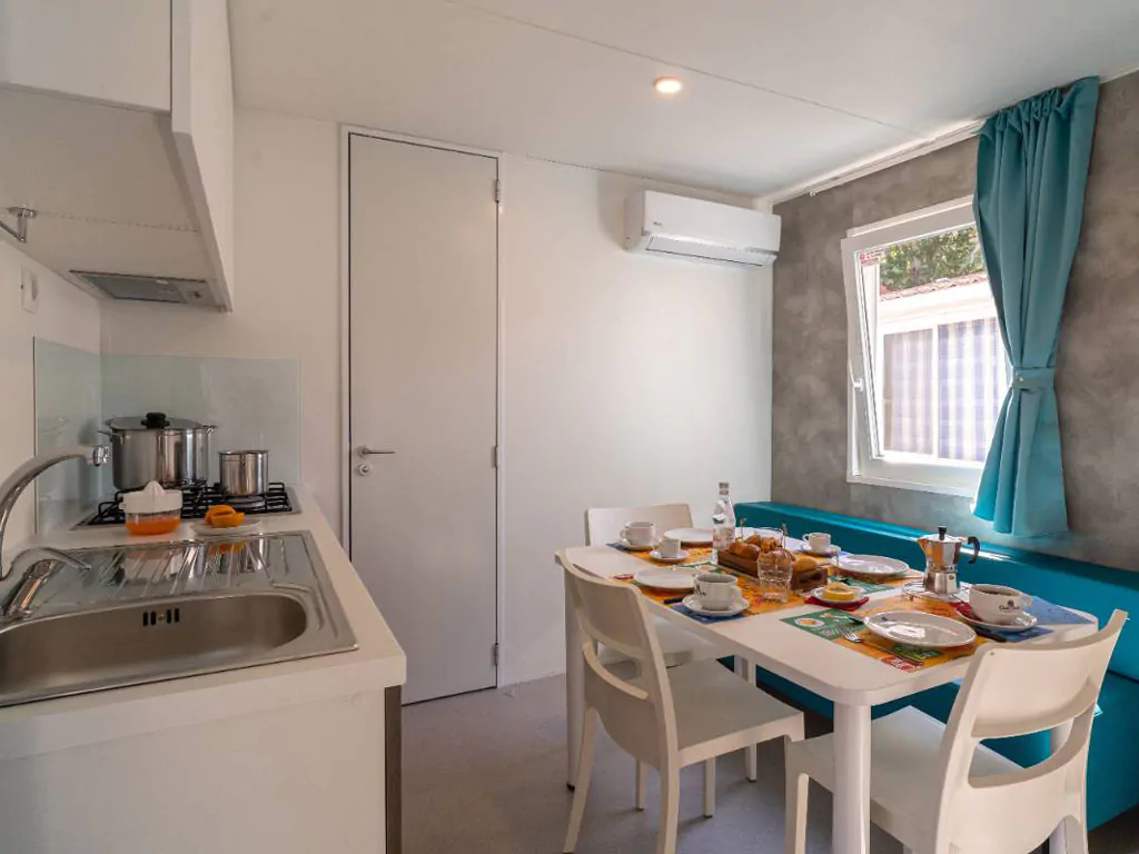 stork-family-camping-village-lodge-superior-dog-interior-living-room-i