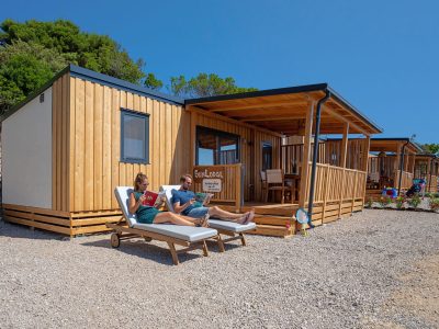 sunlodge-catalpa-panaramic-sea-view-mobile-home-exterior-front-view