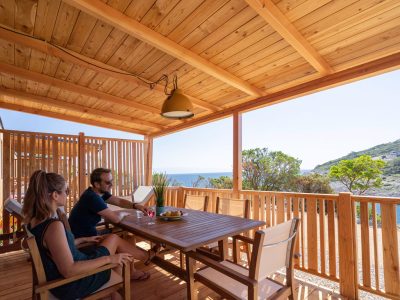 sunlodge-catalpa-panaramic-sea-view-mobile-home-exterior-terrace