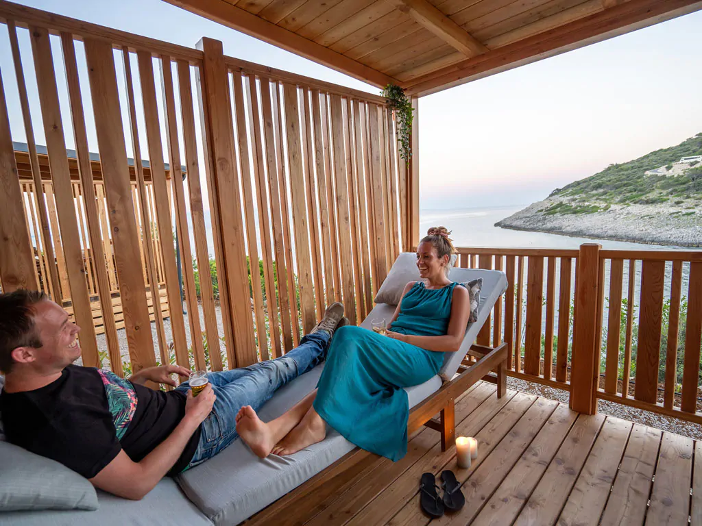 sunlodge-catalpa-panaramic-sea-view-mobile-home-exterior-terrace-ii